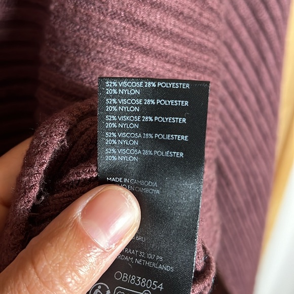 ANTHROPOLOGIE Asymmetrical Crop Sweater - Picture 14 of 14